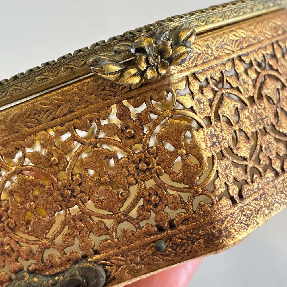 Vintage Gold Tone Heart Shaped Jewelry Box Ormolu Filigree Glass Lid Footed - Picture 10 of 16